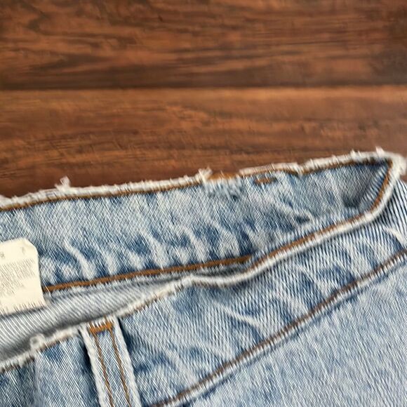 Vintage Levi’s 560 Distressed Blue Denim Jeans Loose Fit Taper Leg Style Casual - Picture 11 of 16
